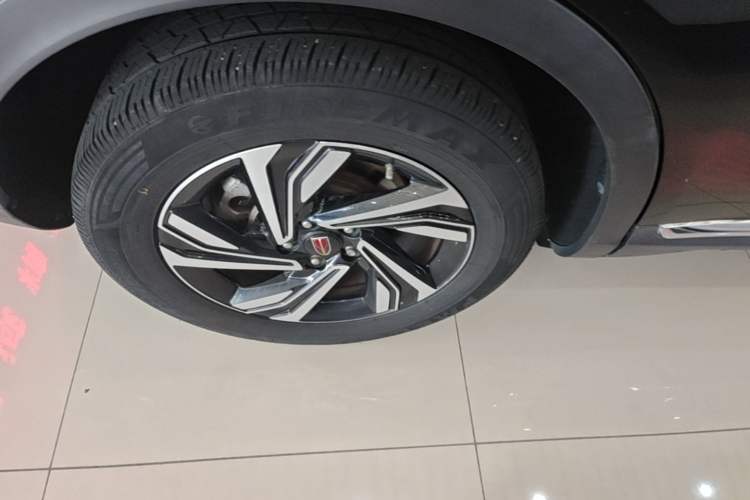 Used Hongqi HS5 2022 Revised Version 2.0T Smart Connect Flagship Edition Right Rear Wheel Hub