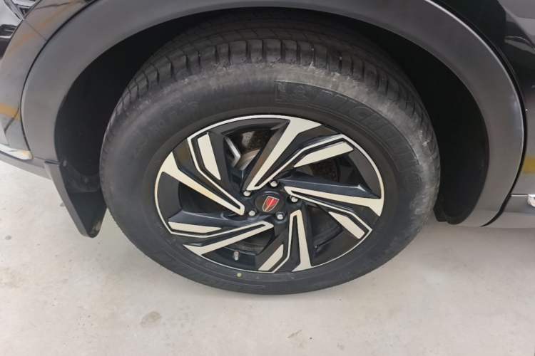Used Hongqi HS5 2022 Revised Version 2.0T Smart Connect Flagship Edition Right Rear Wheel Hub