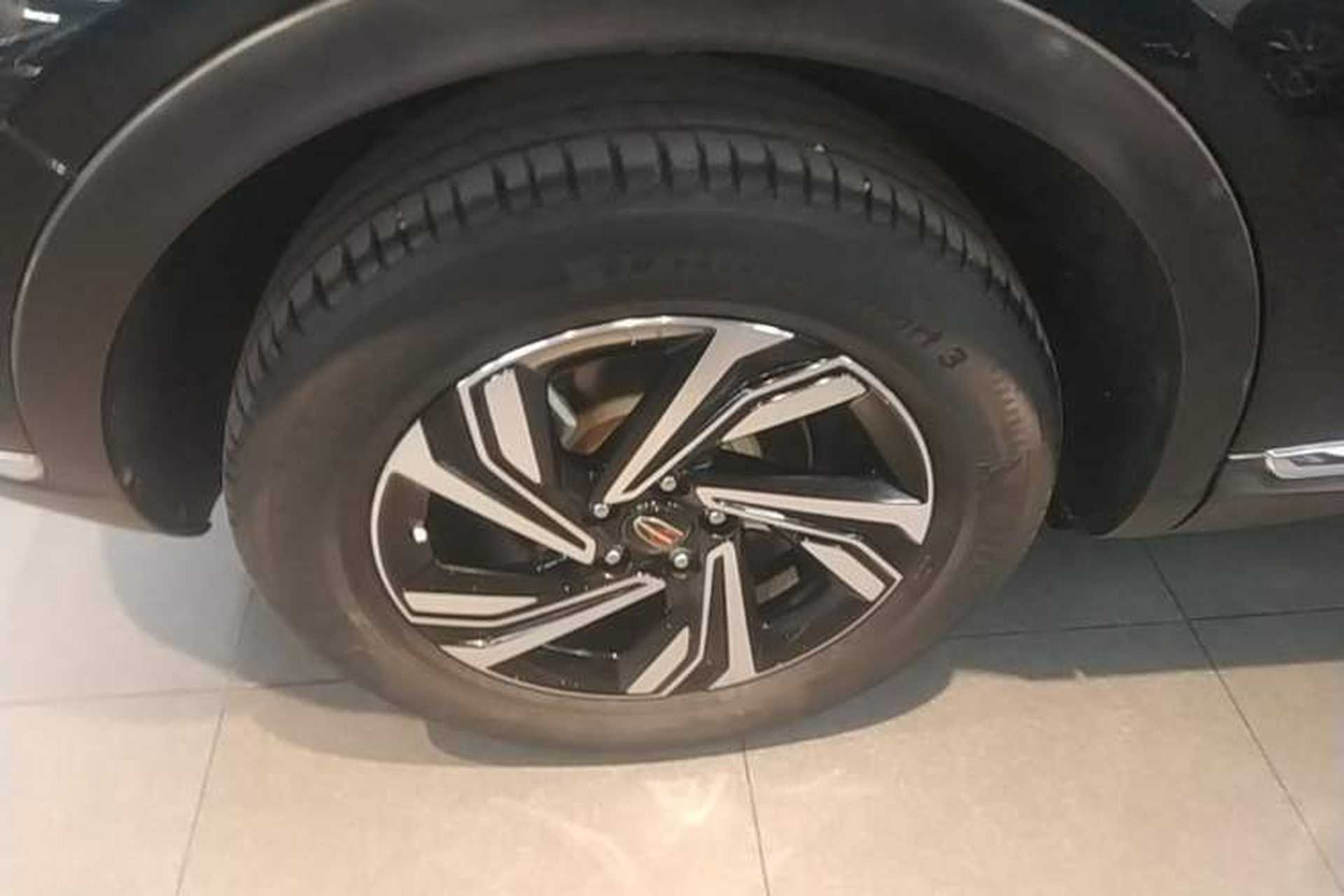 Used Hongqi HS5 2022 Revised Version 2.0T Smart Connect Flagship Edition Right Rear Wheel Hub