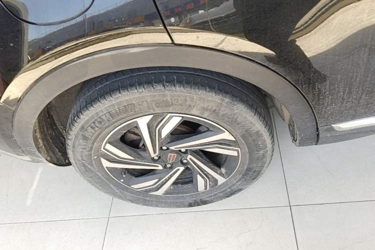 Used Hongqi HS5 2022 Revised Version 2.0T Smart Connect Flagship Edition Right Rear Wheel Hub