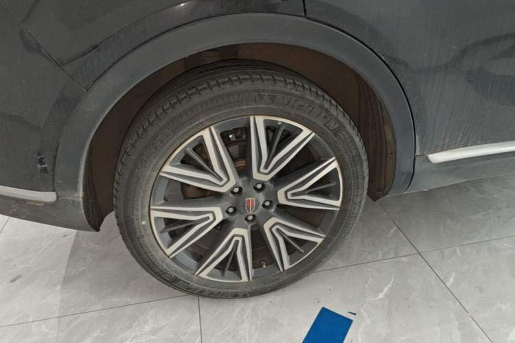 Used Hongqi HS5 2022 Facelifted Version 2.0T Smart Connect Flagship All-Wheel-Drive Edition Right Rear Wheel Hub