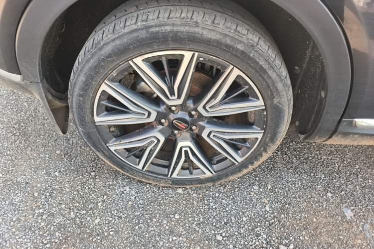 Used Hongqi HS5 2022 Facelifted Version 2.0T Smart Connect Flagship All-Wheel-Drive Edition Right Rear Wheel Hub