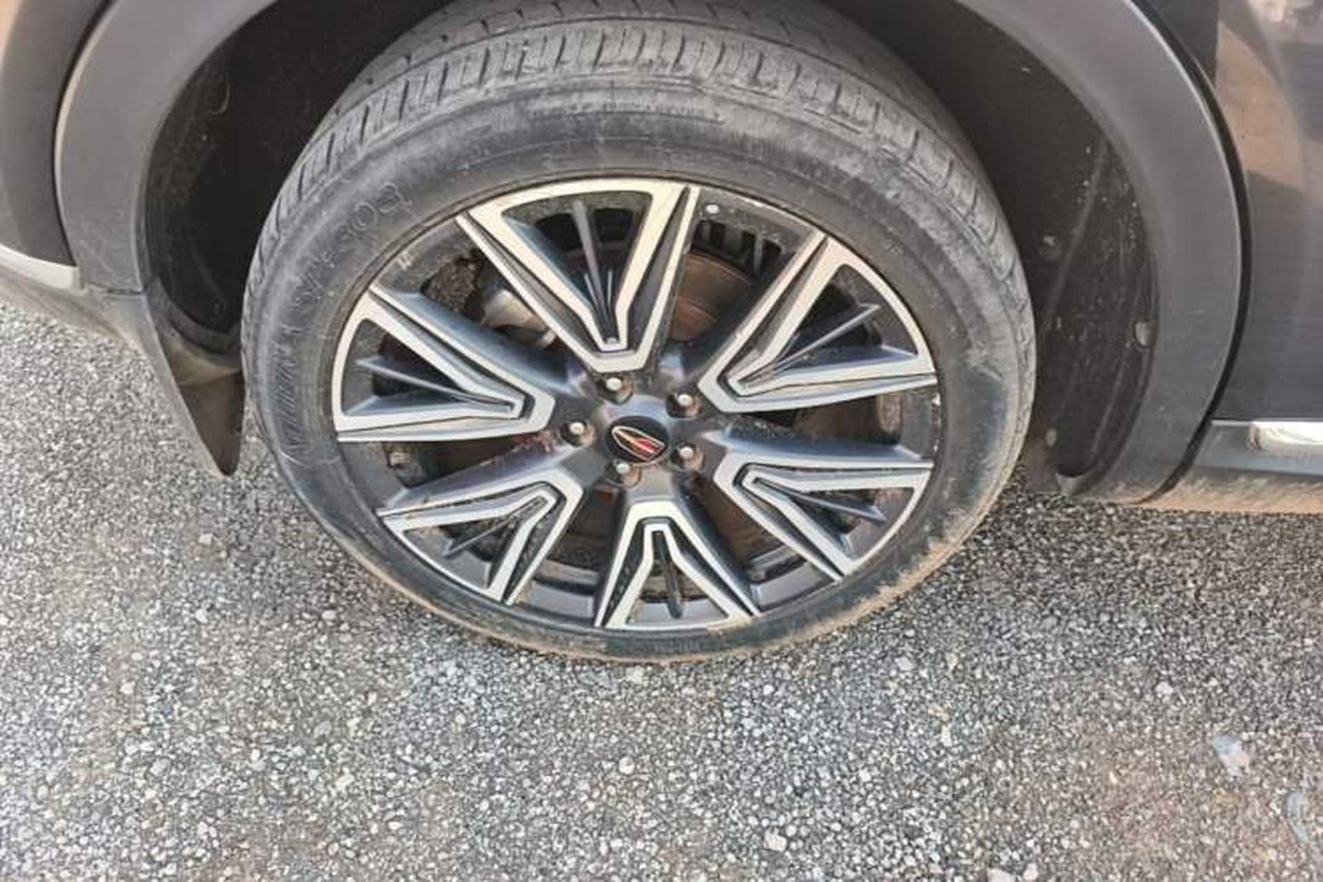 Used Hongqi HS5 2022 Facelifted Version 2.0T Smart Connect Flagship All-Wheel-Drive Edition Right Rear Wheel Hub