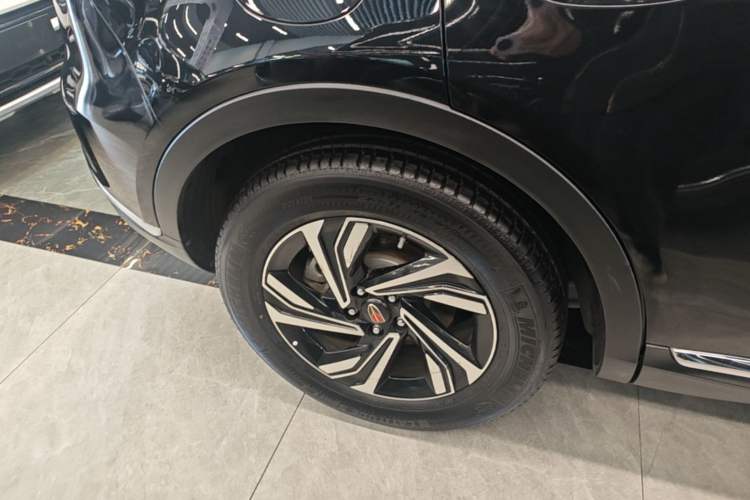 Used Hongqi HS5 2022 Revised Version 2.0T Smart Connect Flagship Edition Right Rear Wheel Hub