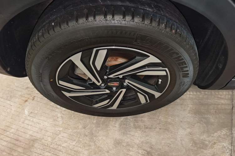 Used Hongqi HS5 2022 Revised Version 2.0T Smart Connect Flagship Edition Right Rear Wheel Hub