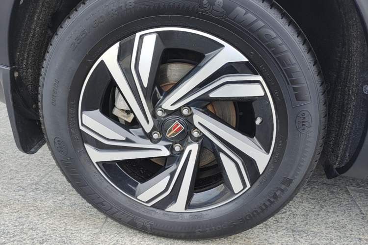 Used Hongqi HS5 2022 Revised Version 2.0T Smart Connect Flagship Edition Right Rear Wheel Hub