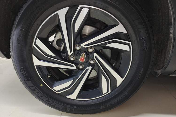 Used Hongqi HS5 2022 Revised Version 2.0T Smart Connect Flagship Edition Right Rear Wheel Hub