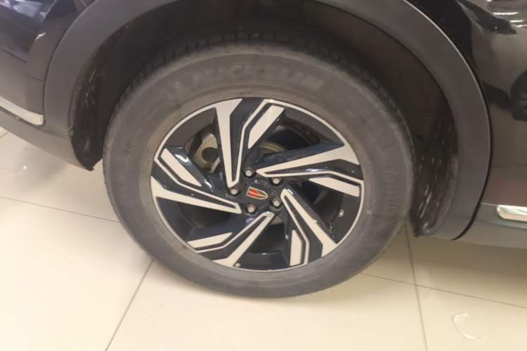 Used Hongqi HS5 2022 Revised Version 2.0T Smart Connect Flagship Edition Right Rear Wheel Hub