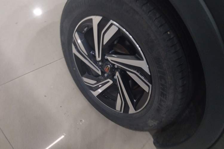 Used Hongqi HS5 2022 Revised Version 2.0T Smart Connect Flagship Edition Right Rear Wheel Hub