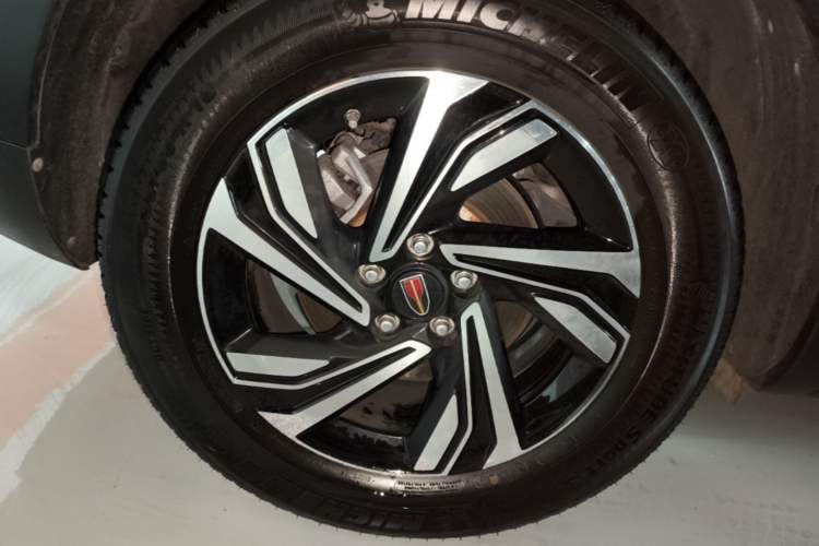 Used Hongqi HS5 2022 Revised Version 2.0T Smart Connect Flagship Edition Right Rear Wheel Hub