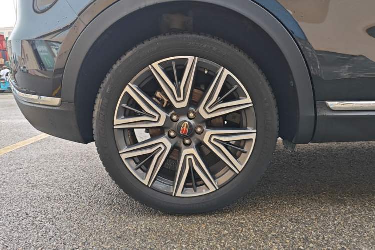 Used Hongqi HS5 2022 Facelifted Version 2.0T Smart Connect Flagship All-Wheel-Drive Edition Right Rear Wheel Hub