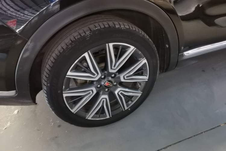 Used Hongqi HS5 2022 2.0T Smart Connect Flagship All-Wheel-Drive Version Right Rear Wheel Hub