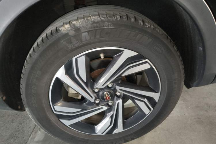 Used Hongqi HS5 2022 Revised Version 2.0T Smart Connect Flagship Edition Right Rear Wheel Hub