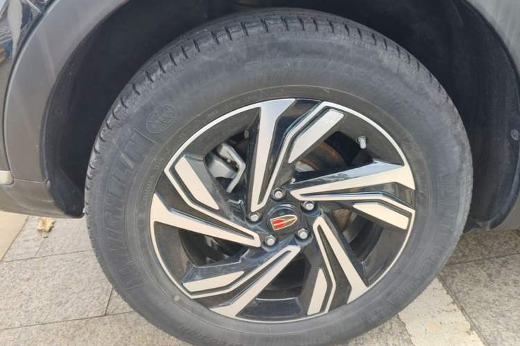 Used Hongqi HS5 2022 2.0T Smart Connect Flagship Edition Right Rear Wheel Hub