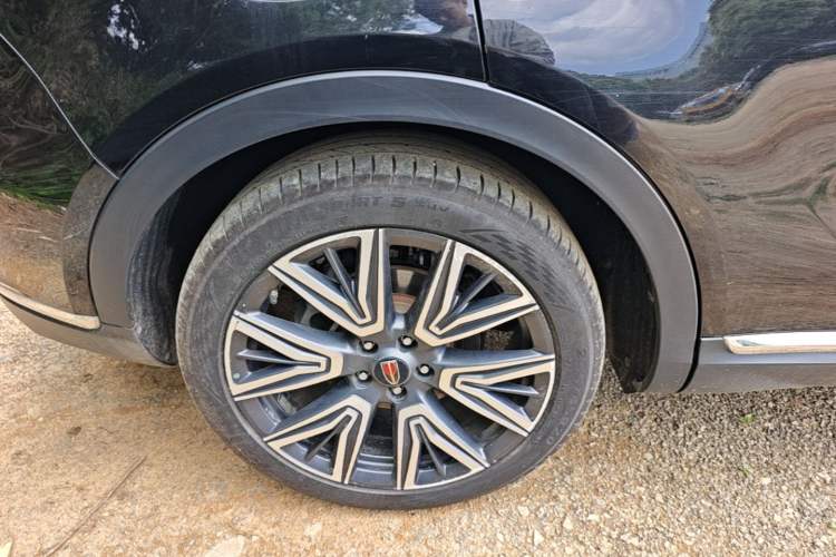 Used Hongqi HS5 2022 Facelifted Version 2.0T Smart Connect Flagship All-Wheel-Drive Edition Right Rear Wheel Hub