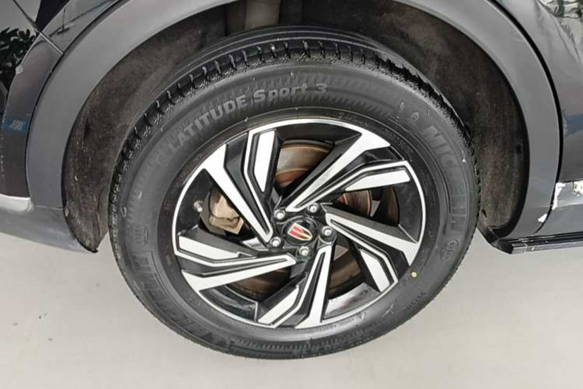 Used Hongqi HS5 2022 Revised Version 2.0T Smart Connect Flagship Edition Right Rear Wheel Hub