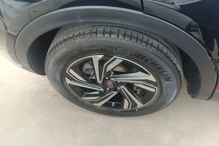 Used Hongqi HS5 2022 Revised Version 2.0T Smart Connect Flagship Edition Right Rear Wheel Hub