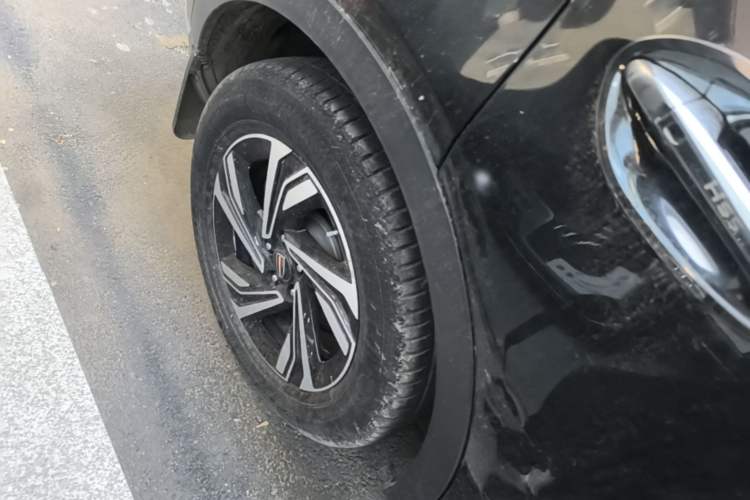 Used Hongqi HS5 2022 Revised Version 2.0T Smart Connect Flagship Edition Right Rear Wheel Hub