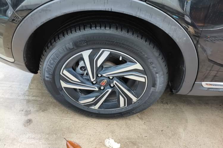 Used Hongqi HS5 2022 Revised Version 2.0T Smart Connect Flagship Edition Right Rear Wheel Hub