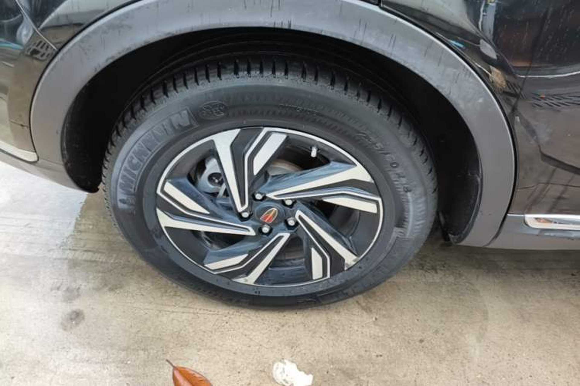Used Hongqi HS5 2022 Revised Version 2.0T Smart Connect Flagship Edition Right Rear Wheel Hub