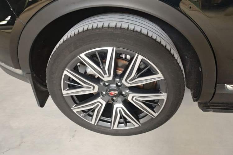 Used Hongqi HS5 2022 Facelifted Version 2.0T Smart Connect Flagship All-Wheel-Drive Edition Right Rear Wheel Hub