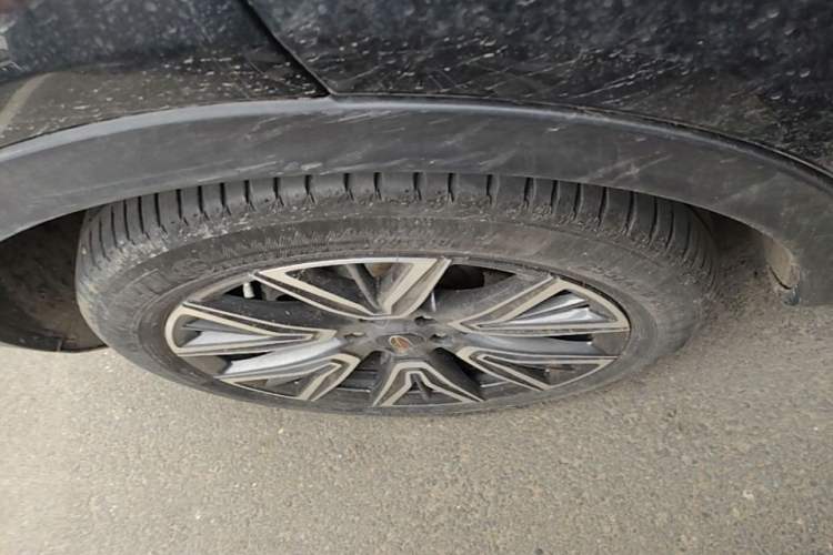 Used Hongqi HS5 2022 Facelifted Version 2.0T Smart Connect Flagship All-Wheel-Drive Edition Right Rear Wheel Hub