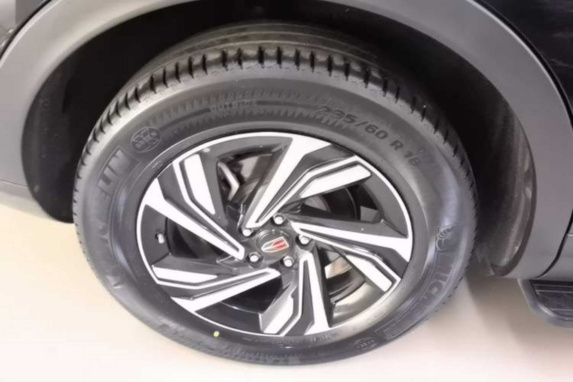 Used Hongqi HS5 2022 Revised Version 2.0T Smart Connect Flagship Edition Right Rear Wheel Hub