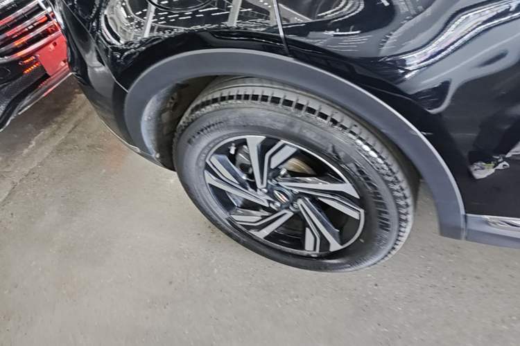 Used Hongqi HS5 2022 Revised Version 2.0T Smart Connect Flagship Edition Right Rear Wheel Hub