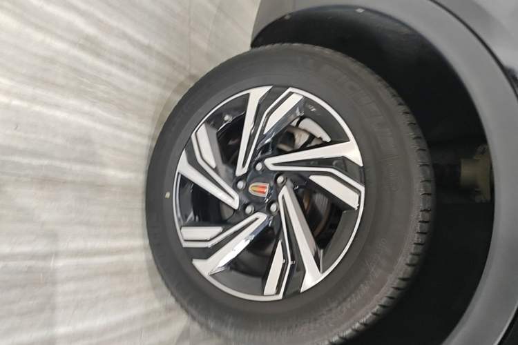 Used Hongqi HS5 2022 Revised Version 2.0T Smart Connect Flagship Edition Right Rear Wheel Hub