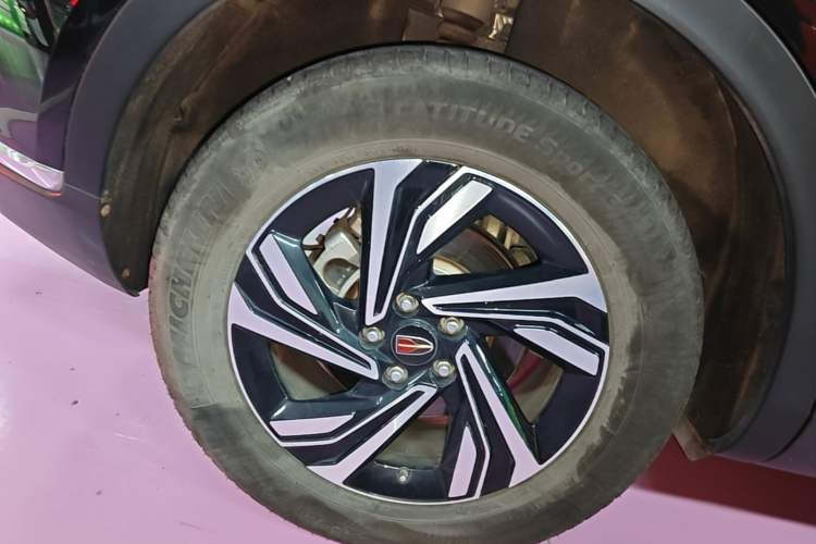 Used Hongqi HS5 2022 Revised Version 2.0T Smart Connect Flagship Edition Right Rear Wheel Hub