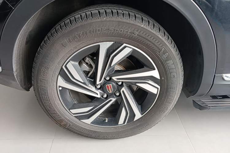 Used Hongqi HS5 2022 Revised Version 2.0T Smart Connect Flagship Edition Right Rear Wheel Hub