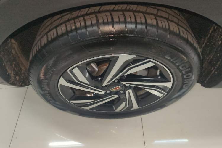 Used Hongqi HS5 2022 Revised Version 2.0T Smart Connect Flagship Edition Right Rear Wheel Hub