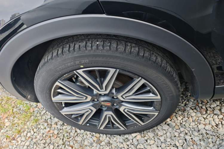 Used Hongqi HS5 2022 Facelifted Version 2.0T Smart Connect Flagship All-Wheel-Drive Edition Right Rear Wheel Hub