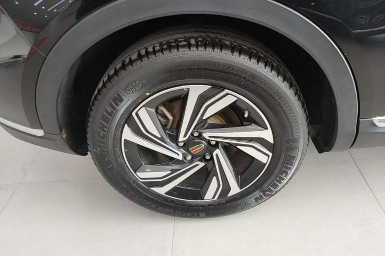 Used Hongqi HS5 2022 Revised Version 2.0T Smart Connect Flagship Edition Right Rear Wheel Hub