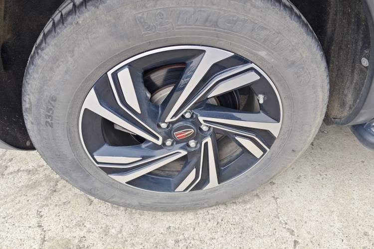 Used Hongqi HS5 2022 Revised Version 2.0T Smart Connect Flagship Edition Right Rear Wheel Hub