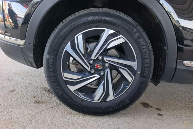 Used Hongqi HS5 2022 Revised Version 2.0T Smart Connect Flagship Edition Right Rear Wheel Hub
