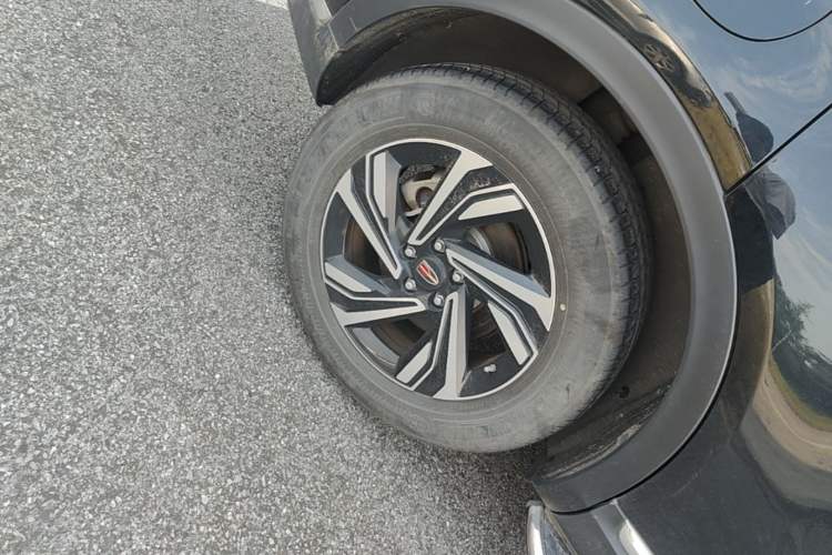 Used Hongqi HS5 2022 Revised Version 2.0T Smart Connect Flagship Edition Right Rear Wheel Hub