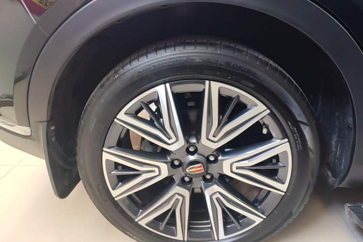 Used Hongqi HS5 2022 Facelifted Version 2.0T Smart Connect Flagship All-Wheel-Drive Edition Right Rear Wheel Hub