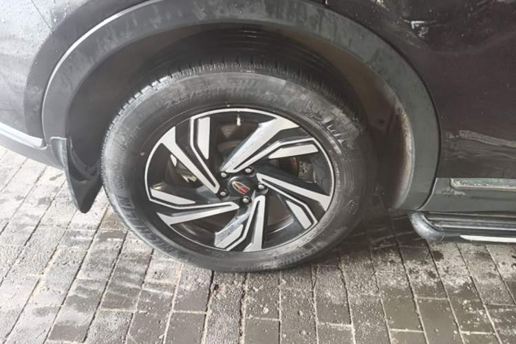 Used Hongqi HS5 2022 Revised Version 2.0T Smart Connect Flagship Edition Right Rear Wheel Hub