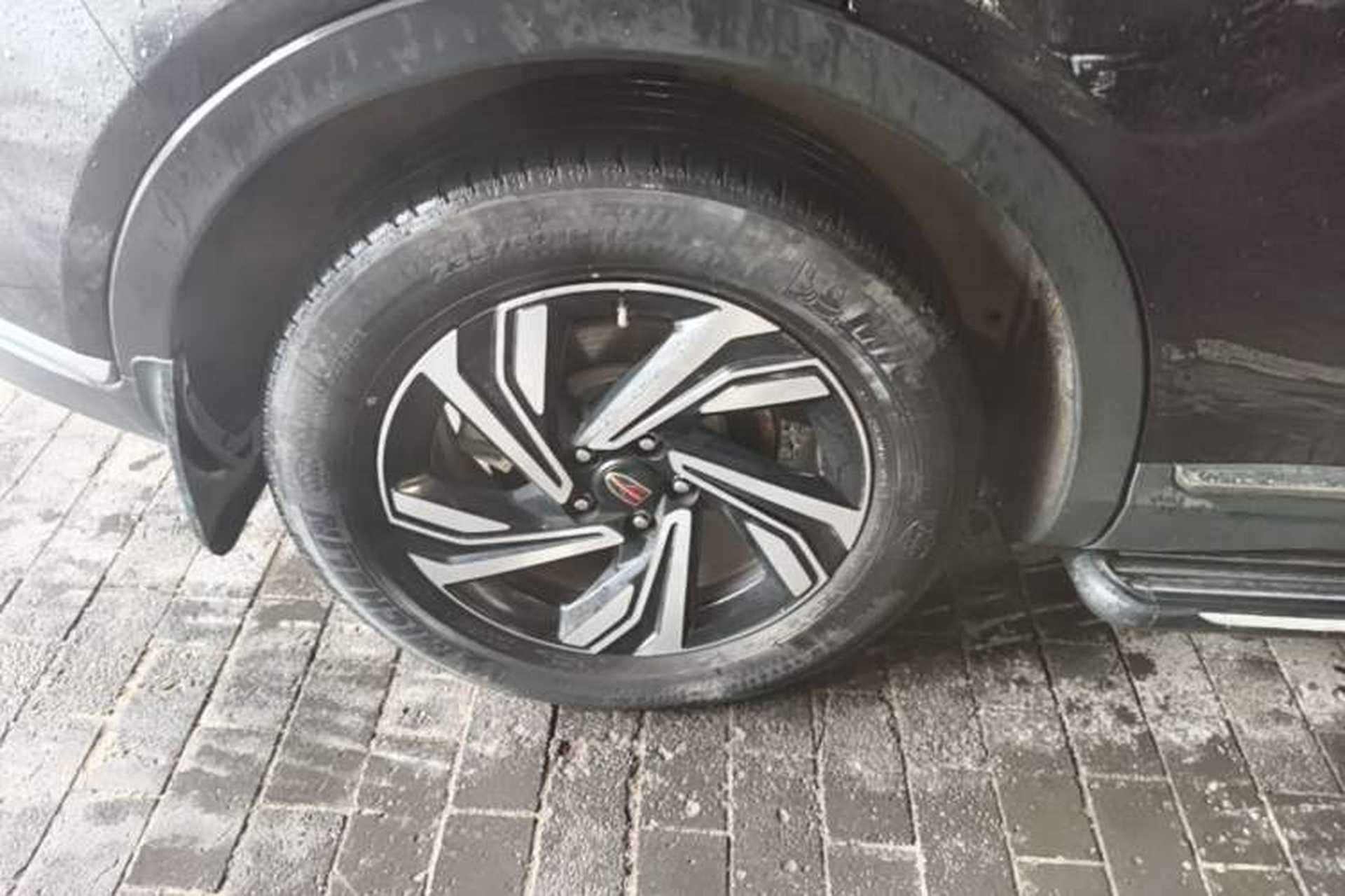 Used Hongqi HS5 2022 Revised Version 2.0T Smart Connect Flagship Edition Right Rear Wheel Hub