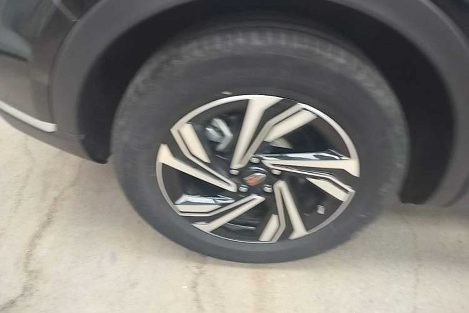 Used Hongqi HS5 2022 Revised Version 2.0T Smart Connect Flagship Edition Right Rear Wheel Hub