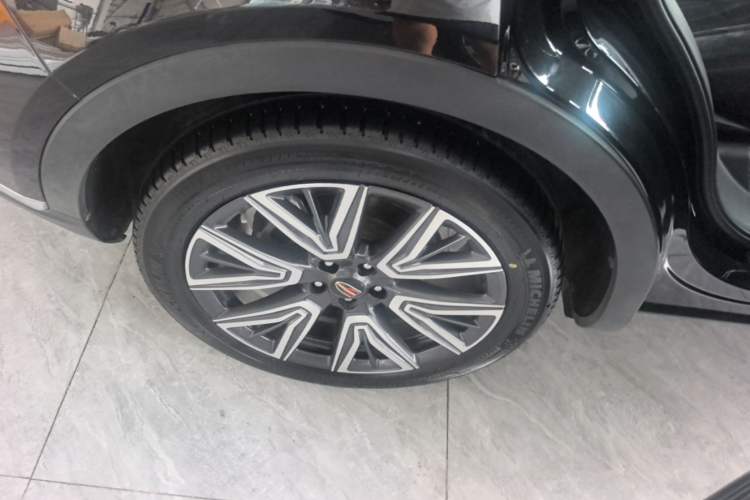 Used Hongqi HS5 2022 Facelifted Version 2.0T Smart Connect Flagship All-Wheel-Drive Edition Right Rear Wheel Hub