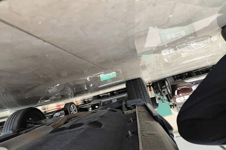 Used Hongqi HS5 2022 Revised Version 2.0T Smart Connect Flagship Edition Right Side Sill