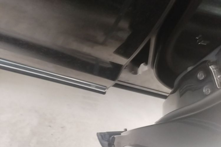 Used Hongqi HS5 2022 Facelifted Version 2.0T Smart Connect Flagship All-Wheel-Drive Edition Right Side Sill