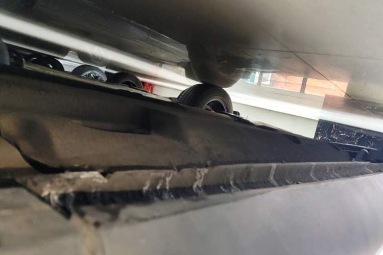 Used Hongqi HS5 2022 Revised Version 2.0T Smart Connect Flagship Edition Right Side Sill