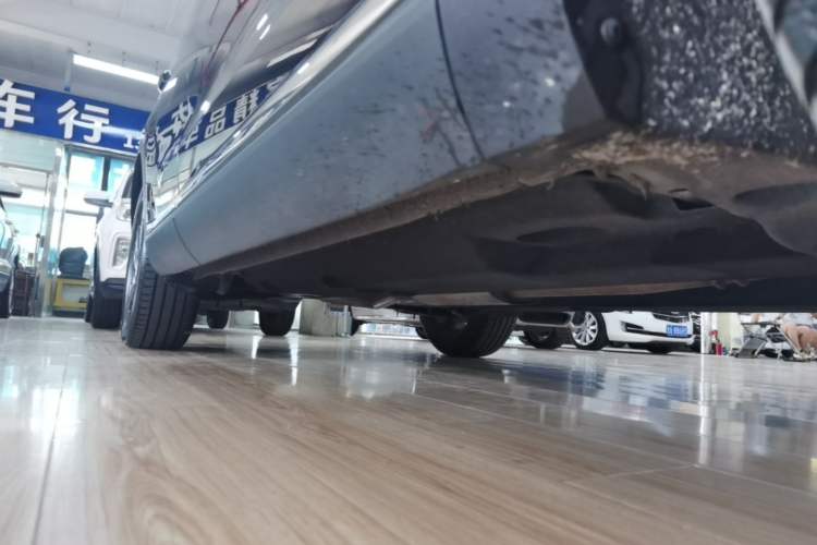Used Hongqi HS5 2022 Revised Version 2.0T Smart Connect Flagship Edition Right Side Sill
