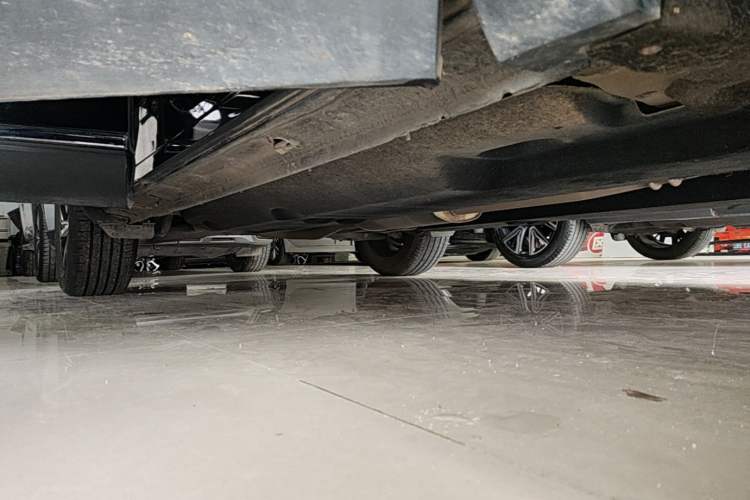 Used Hongqi HS5 2022 Revised Version 2.0T Smart Connect Flagship Edition Right Side Sill