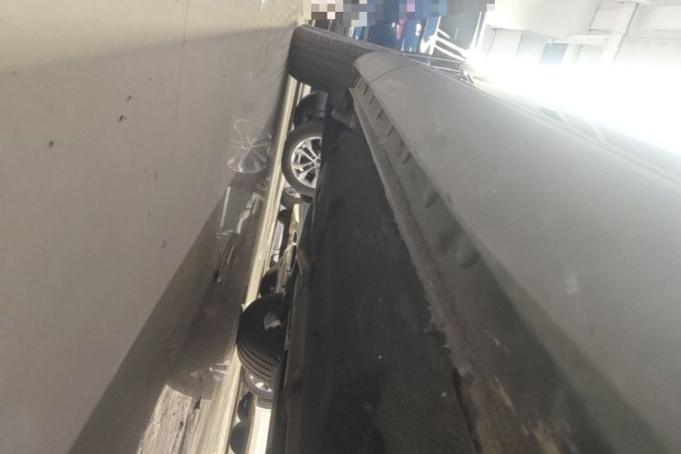 Used Hongqi HS5 2022 Revised Version 2.0T Smart Connect Flagship Edition Right Side Sill