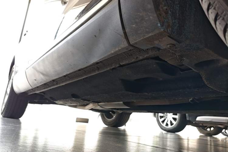 Used Hongqi HS5 2022 Revised Version 2.0T Smart Connect Flagship Edition Right Side Sill