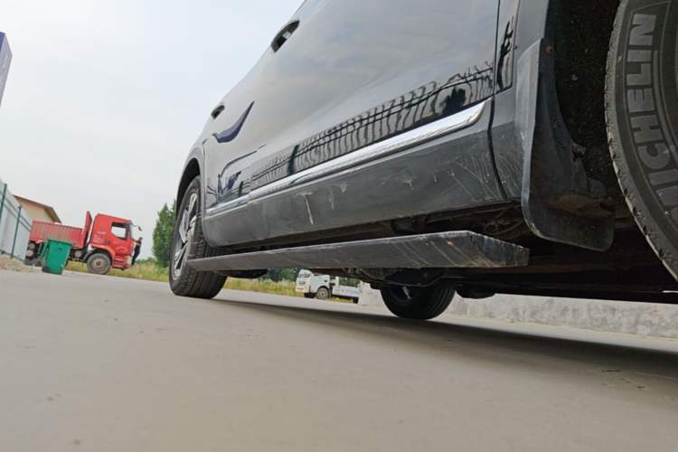 Used Hongqi HS5 2022 Revised Version 2.0T Smart Connect Flagship Edition Right Side Sill